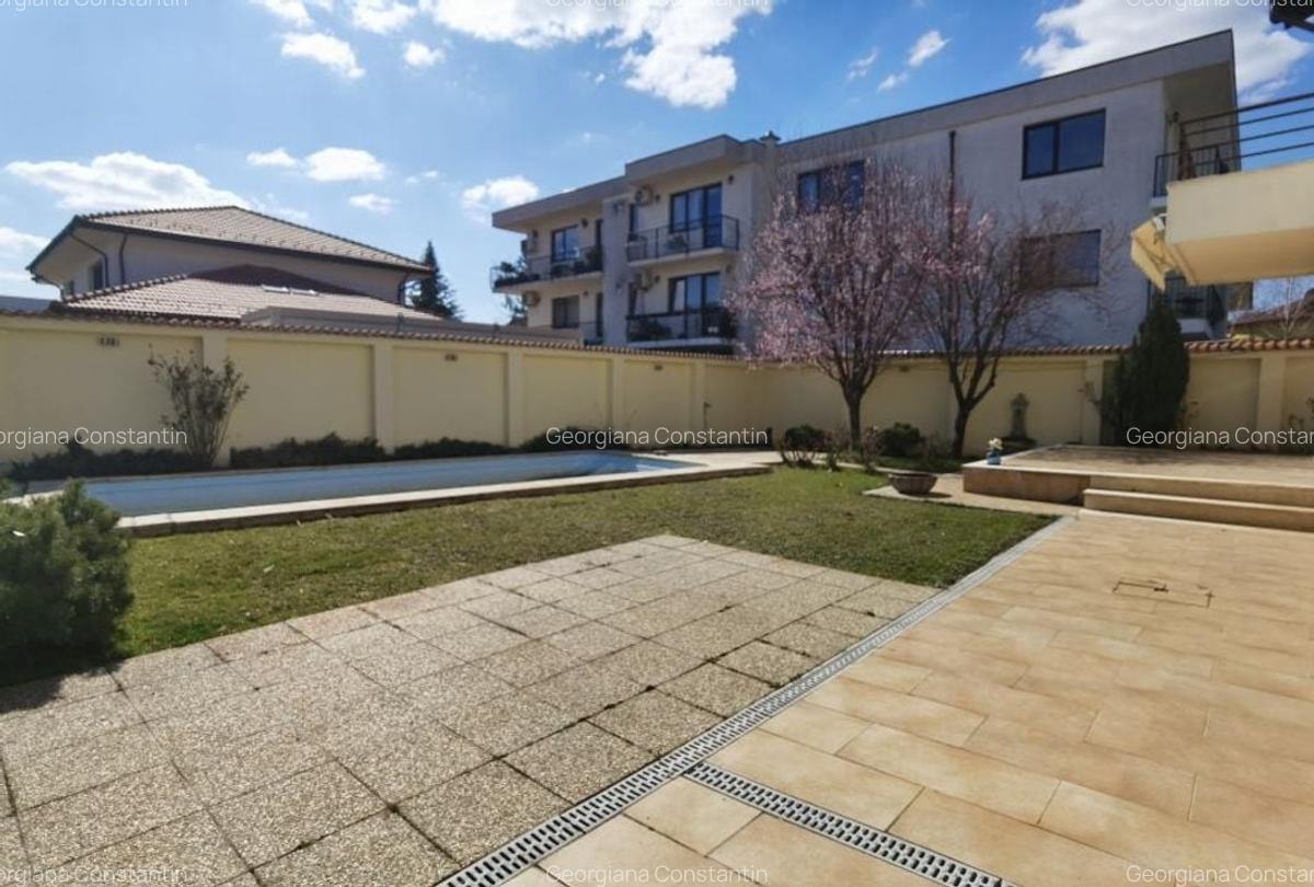 Vila spatioasa, mobilata, piscina proprie - 2