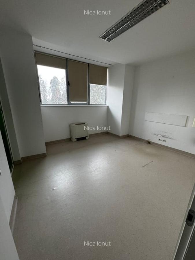 Spatiu comercial pe 2 nivele 700mp cu 20 incaperi si 10 bai pretabil clinica - 13