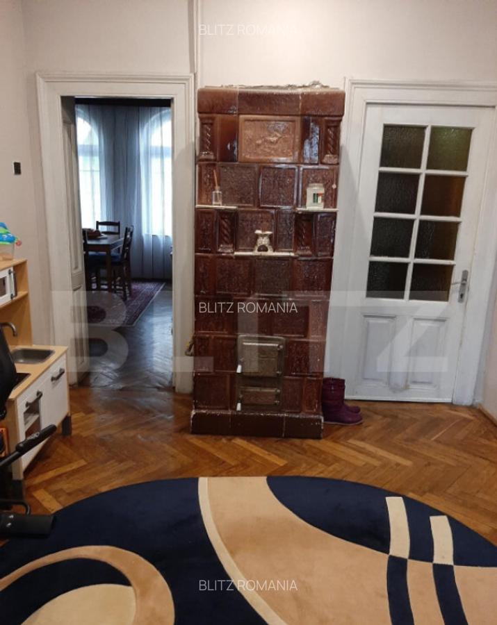 Casa de vanzare, cu 10 camere, suprafata utila 310 mp, zona - 8