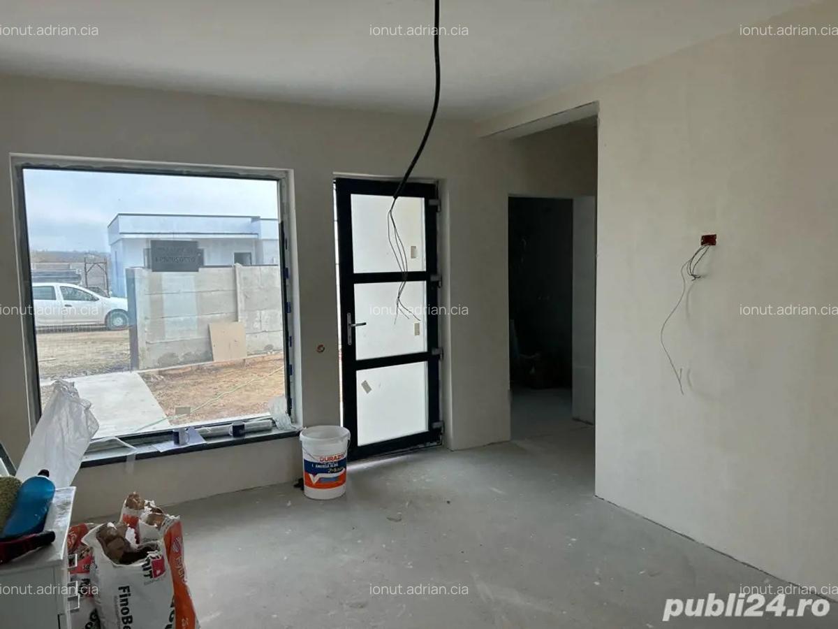 Casa parter , etaj , zona selgros strada macului - 2