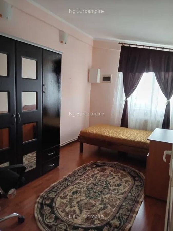 Apartament de închiriat cu 4 camere, zona Viile Noi - 2