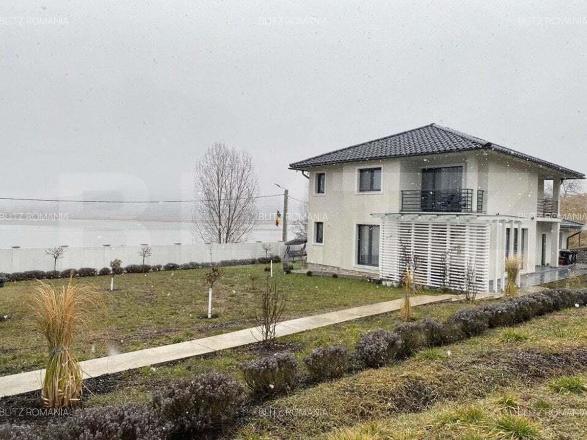 Casa de vacanta cu priveliste catre lac, 213 mp utili, 3500 mp teren cu livada - 12