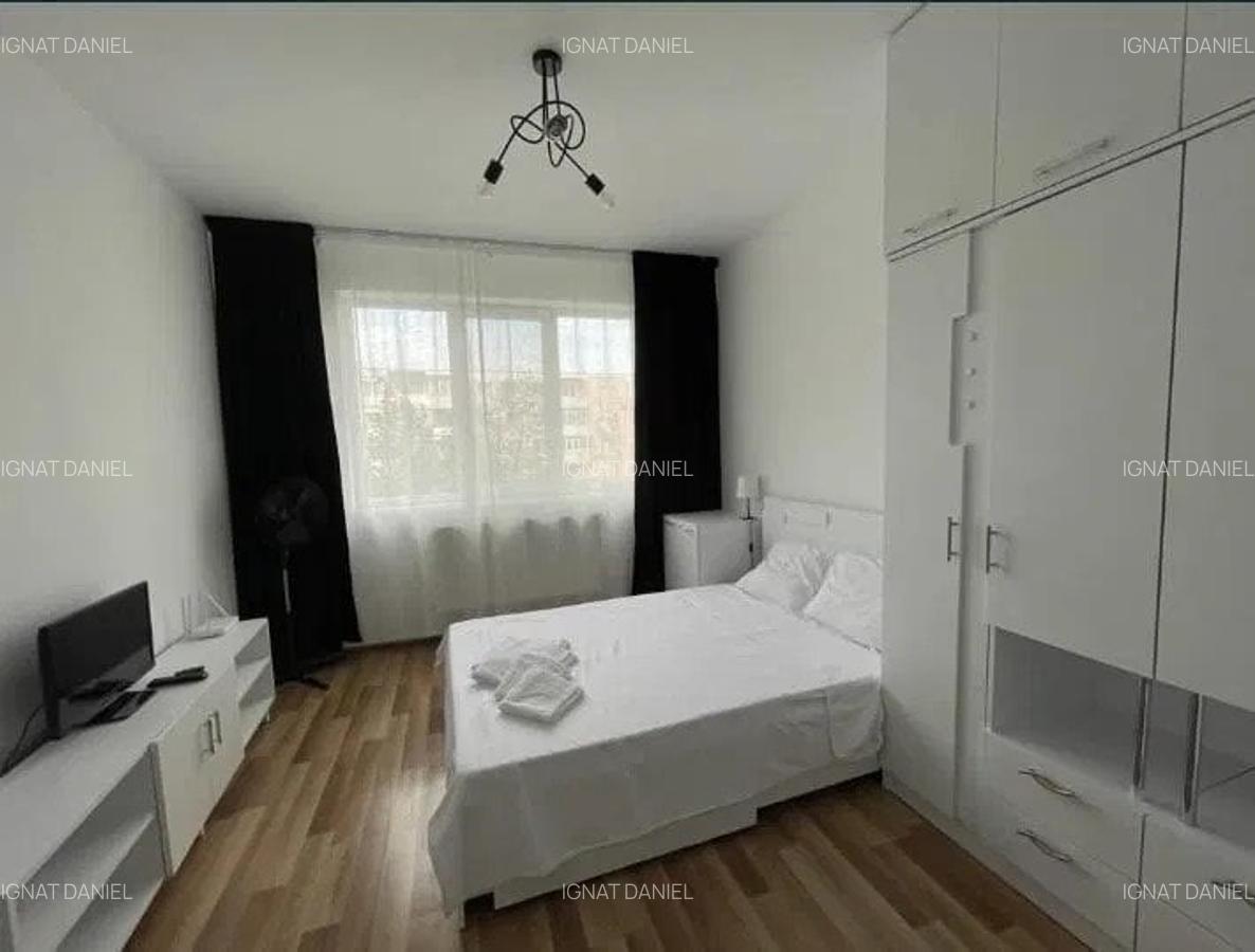 Garsoniera, etajul 2/4, zona Podu Ros - 1