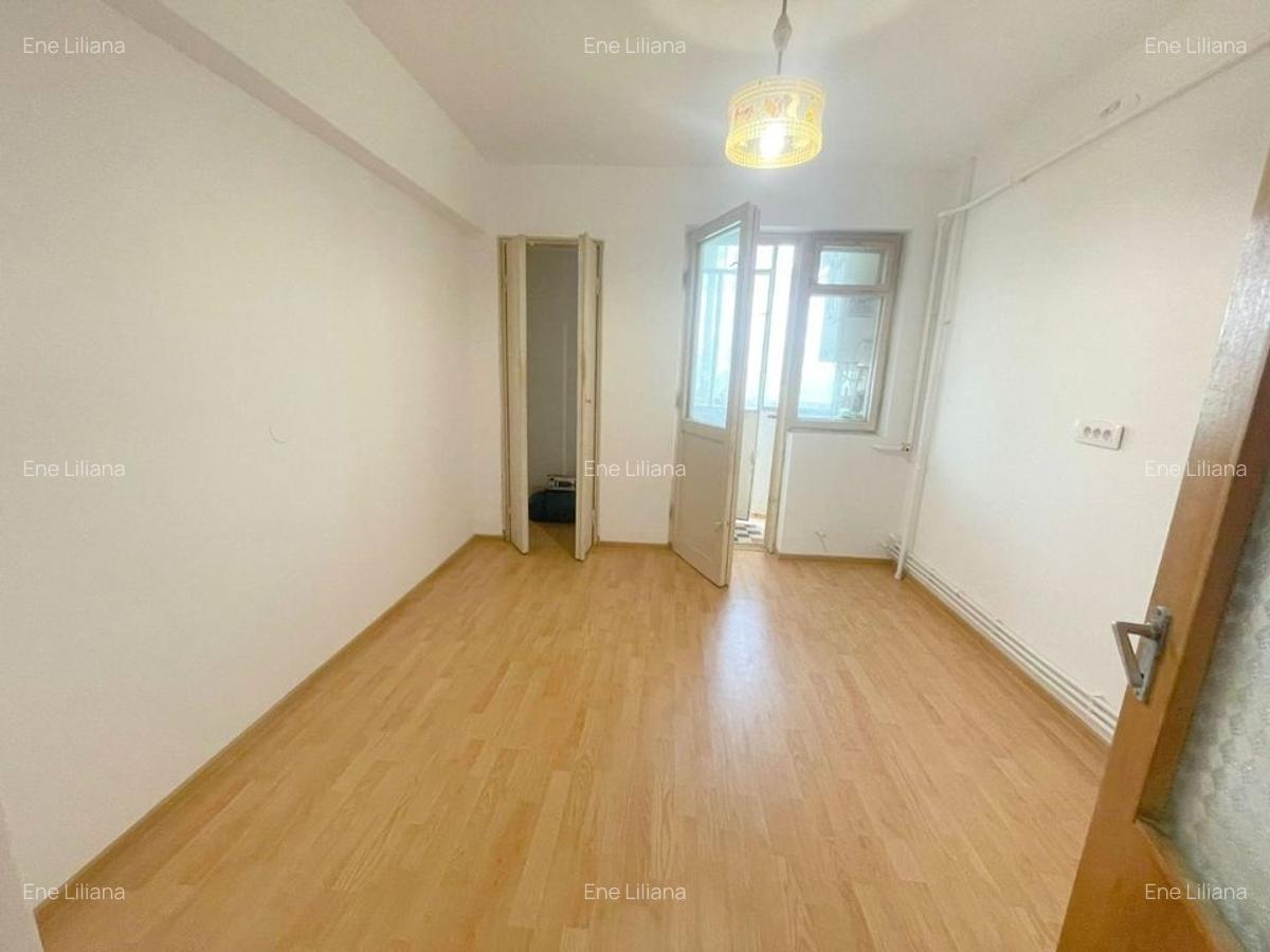 De vanzare - Apartament 3 camere   -R-uri -  Mazepa 1 - 12
