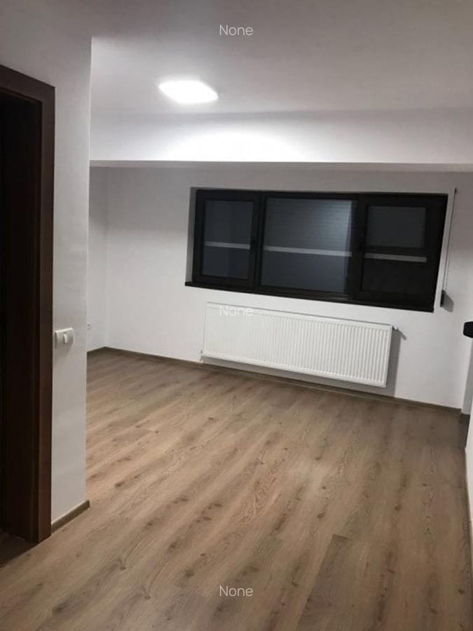 Casă cu 4 camere în Central - 2
