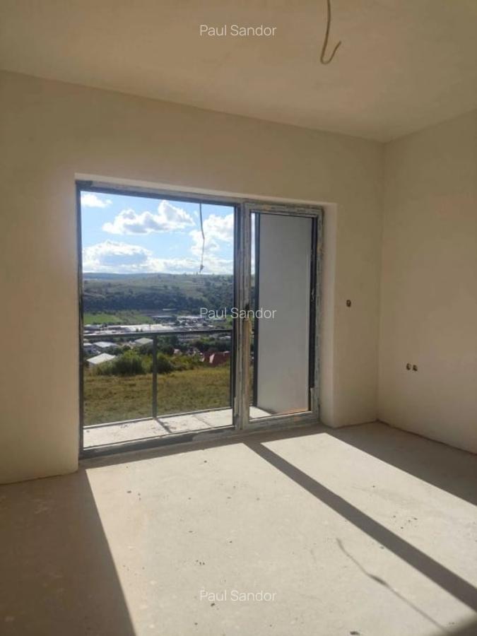 Apartament cu 2 camere in zona Baciu Regal - 1