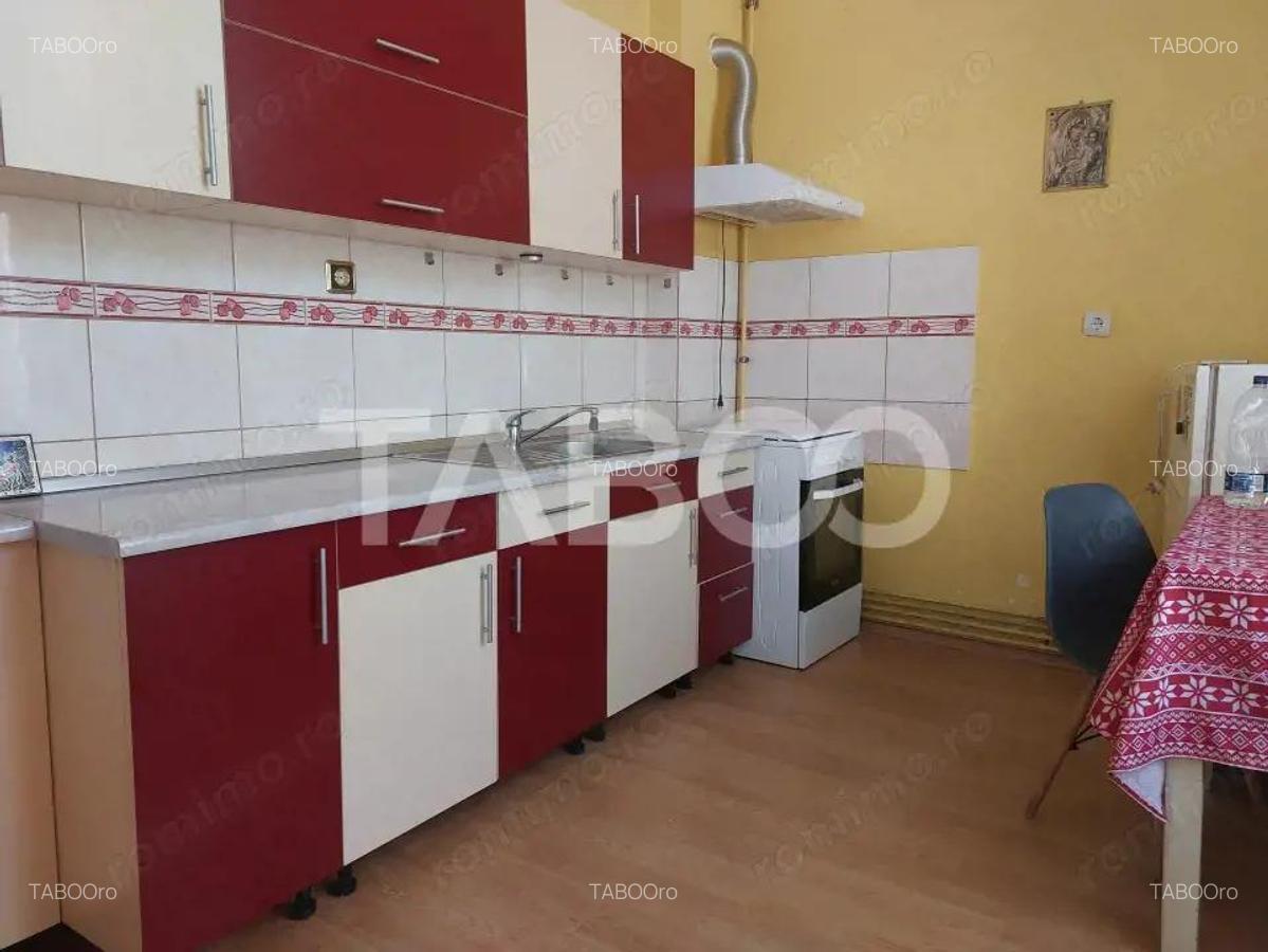 Apartament la casa 52 mp 2 camere terasa pivnita central Cisnadie - 10