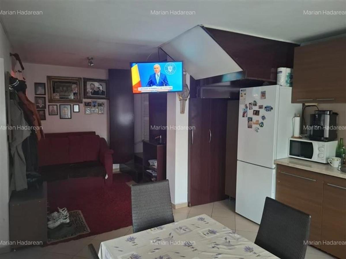 Vanzare apartament 2 camere la casa, singur in curte Centru zona Paris Parcul Fe - 2