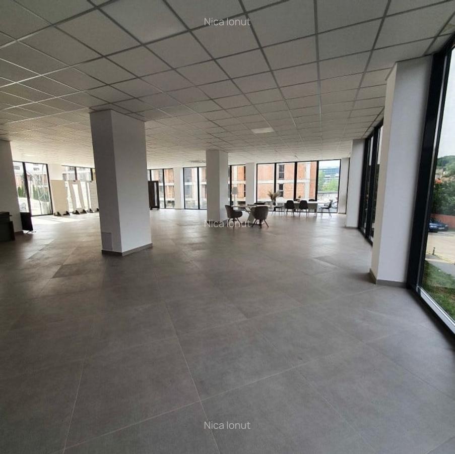 Spatiu comercial, open space ,330 mp , 90% vitrat - 1