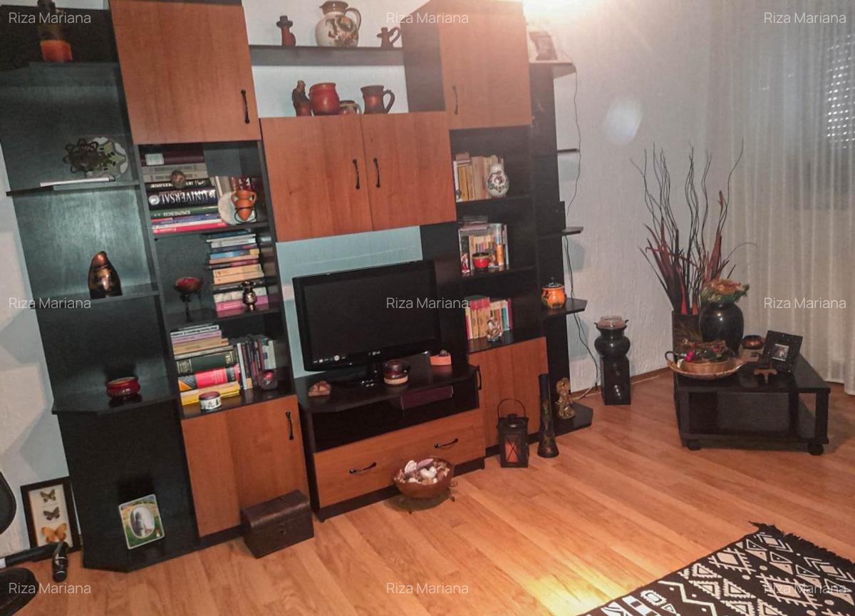 Vand apartament 2 camere Bariera Bucuresti - 1