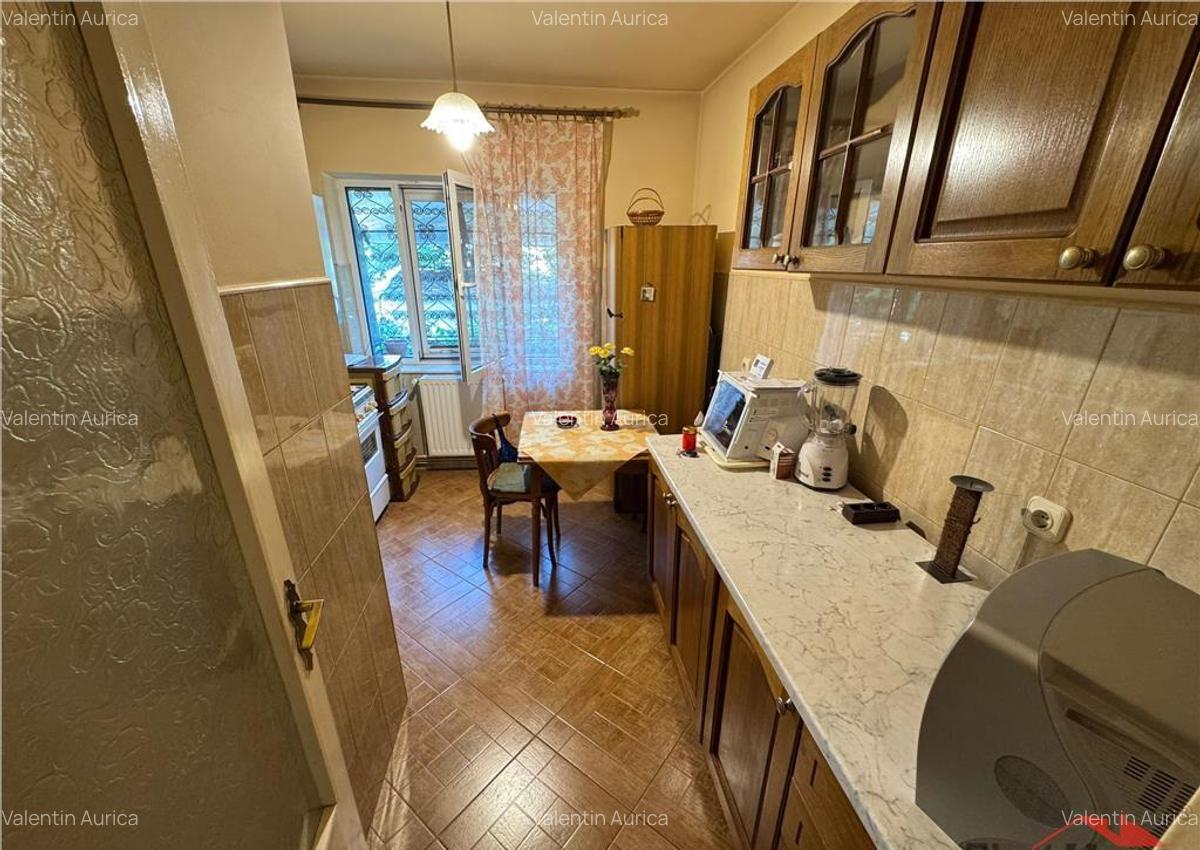 Apartament 3 camere, etaj 1, zona Garii , decomandat, liber - 2