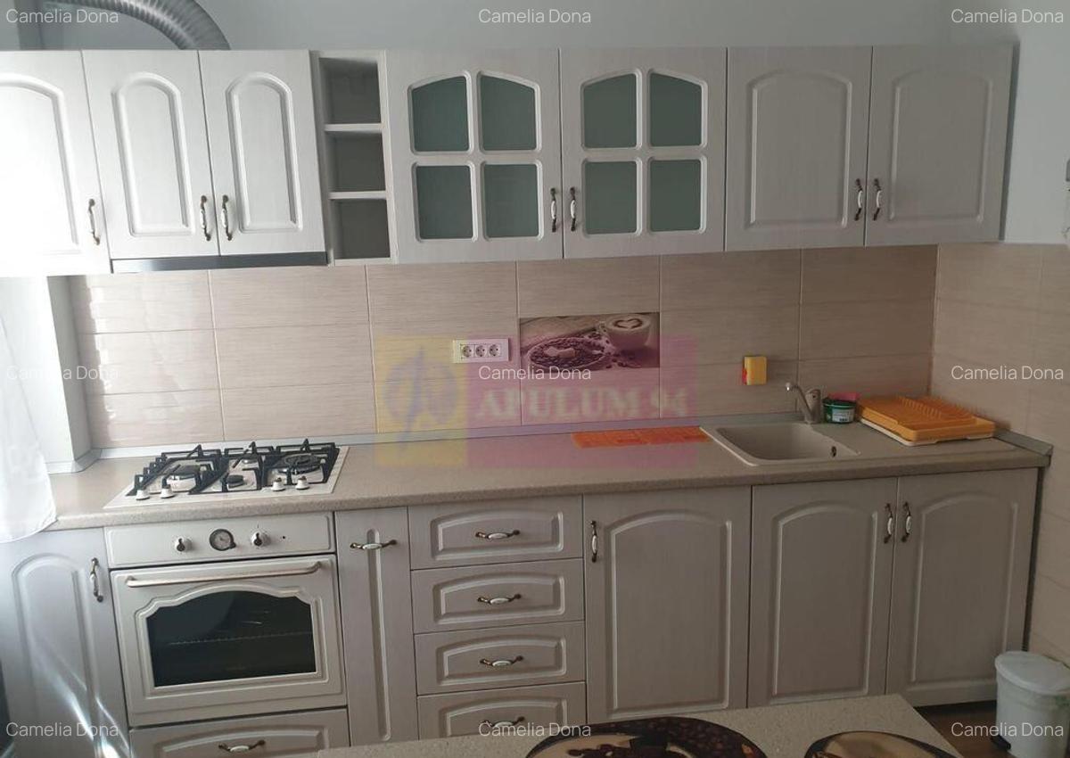 Vanzare apartament 4 camere, zona Mall Vitan, decomandat - 1
