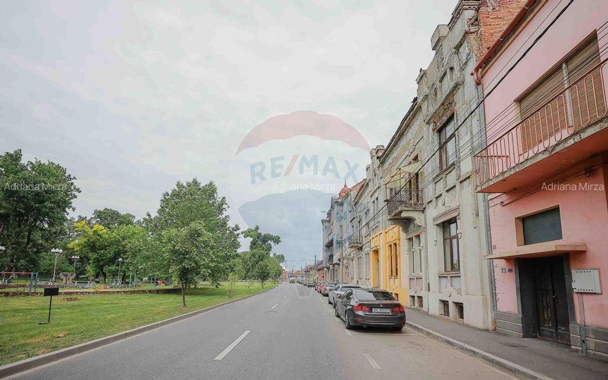 Apartament Ultracentral cu 3 camere ideal pentru investi?ie - 2