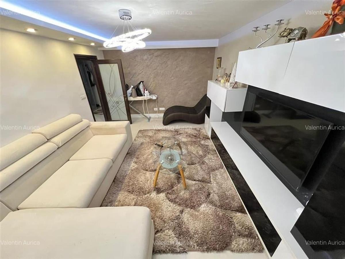 Apartament 3 camere, etaj 2, zona Centrala - Piata - Independentei - 3