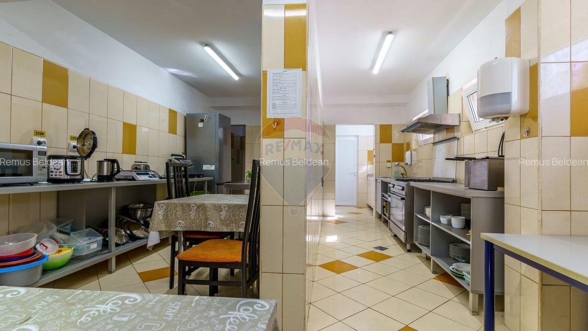 Pensiune cu 16 camere de vanzare, potential investitie,COMISION 0 - 7