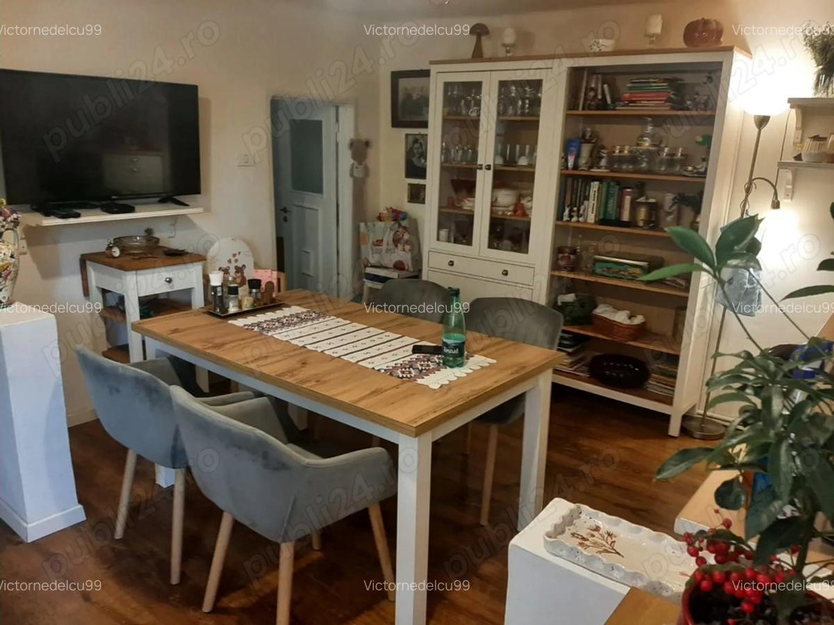 2 Case cu 7 camere, 2 bucatarii si 3 bai, intr-o curte cartierul Gradiste - 3 2 Case cu 7 camere, 2 bucatarii si 3 bai, intr-o curte cartierul Gradiste - 3