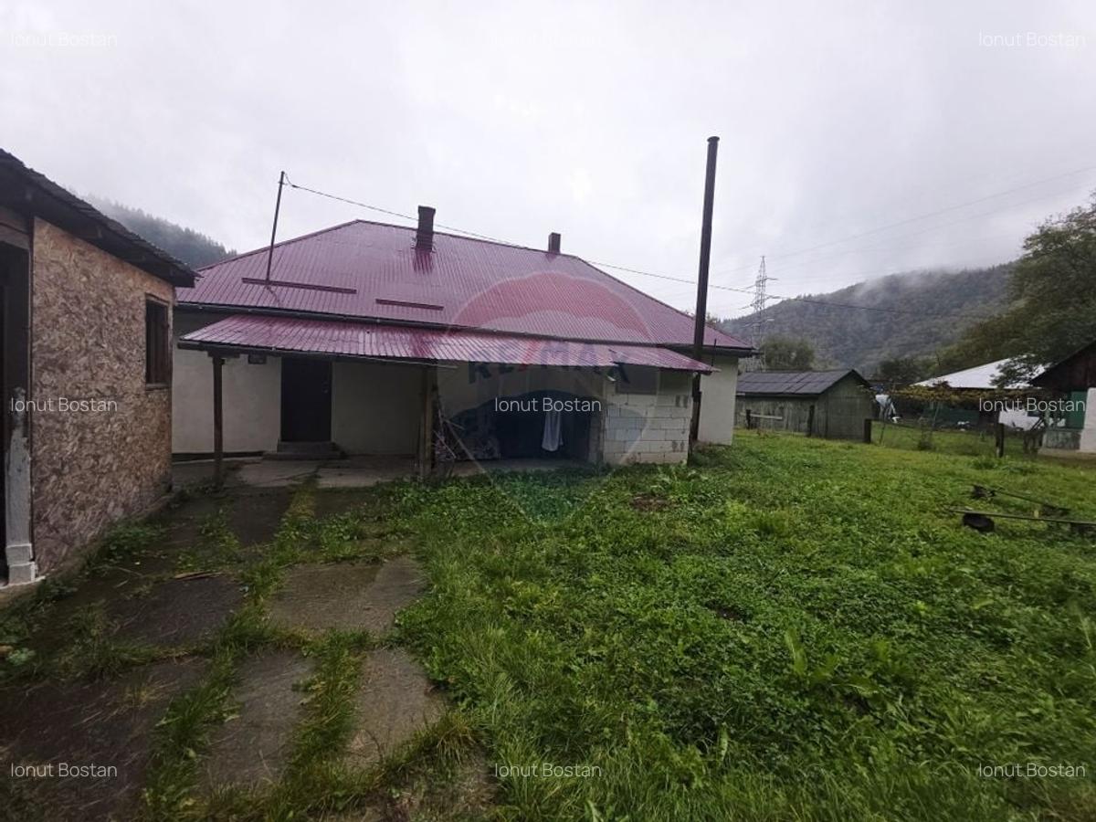 Casa / Vila cu 4 camere de vanzare Tarcau - 25