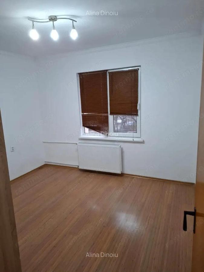 Apartament 3 camere Dristor 1/4 bloc 1982 - 13