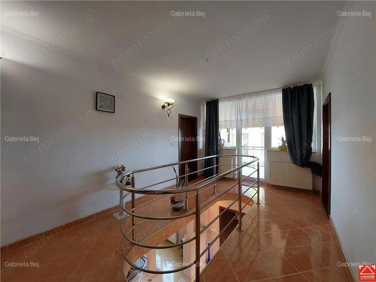 Casa mare pentru 2 familii sau pentru afacere - 14