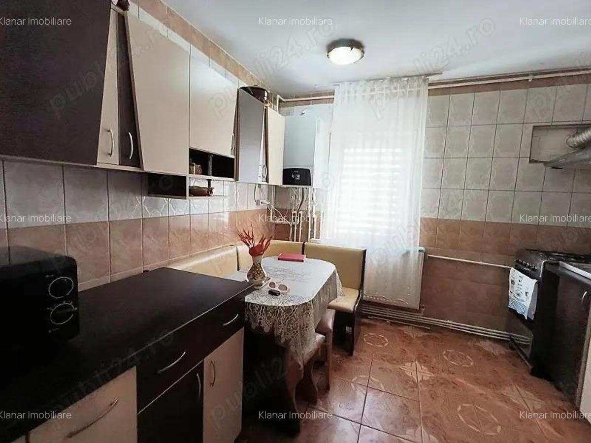 De vanzare apartament 2 camere in Curtea de Arge? langa Manastire - 4