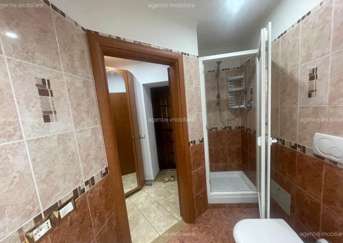 Inchiriez Garsoniera Piata 1 Mai - 4