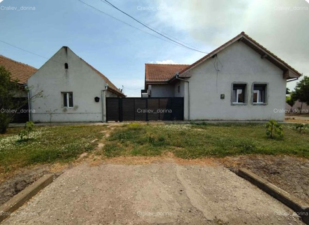 Vând casă spațioasă pe parter in Cenei ,3 fronturi stradale - 1