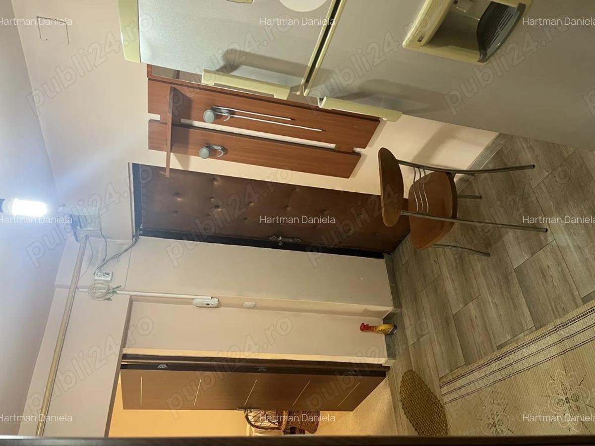 Vand apartament 2 camere, central, decomandat, mobilat si utilat, suprafata 54 mp, pret 62.000 euro - 2