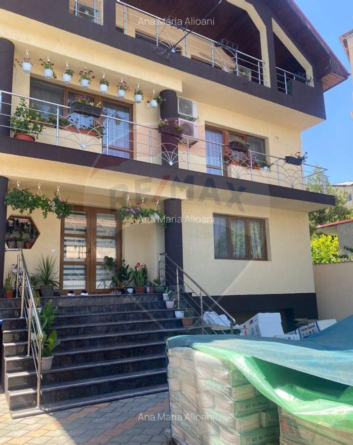 Casa / Vila cu 6 camere de vanzare in zona Central - 1