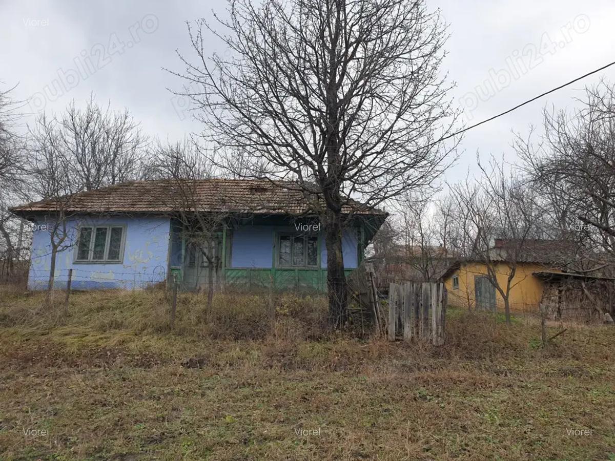 Casa batraneasca de vanzare - 2