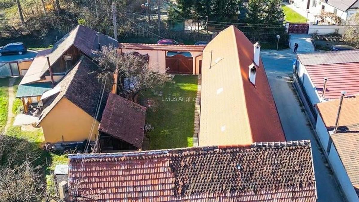 Resedinta traditionala saseasca restaurata, situata in inima localitatii - FILM! - 28