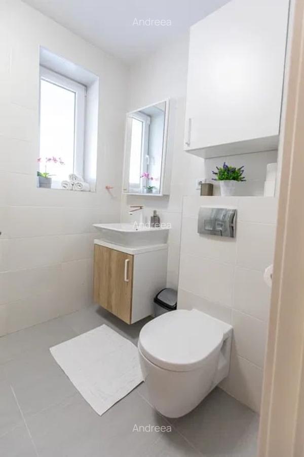 Apartament cu 3 camere semidecomandat în Tractorul - 6