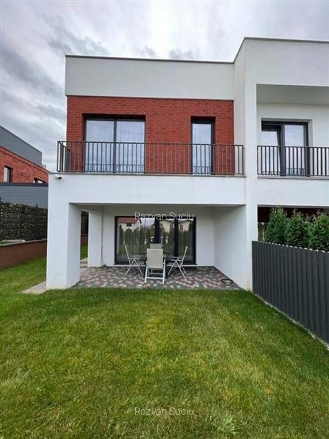 Duplex cu 4 camere în Europa - 2