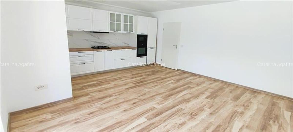 Apartament cu 3 camere decomandat în Tractorul - 3