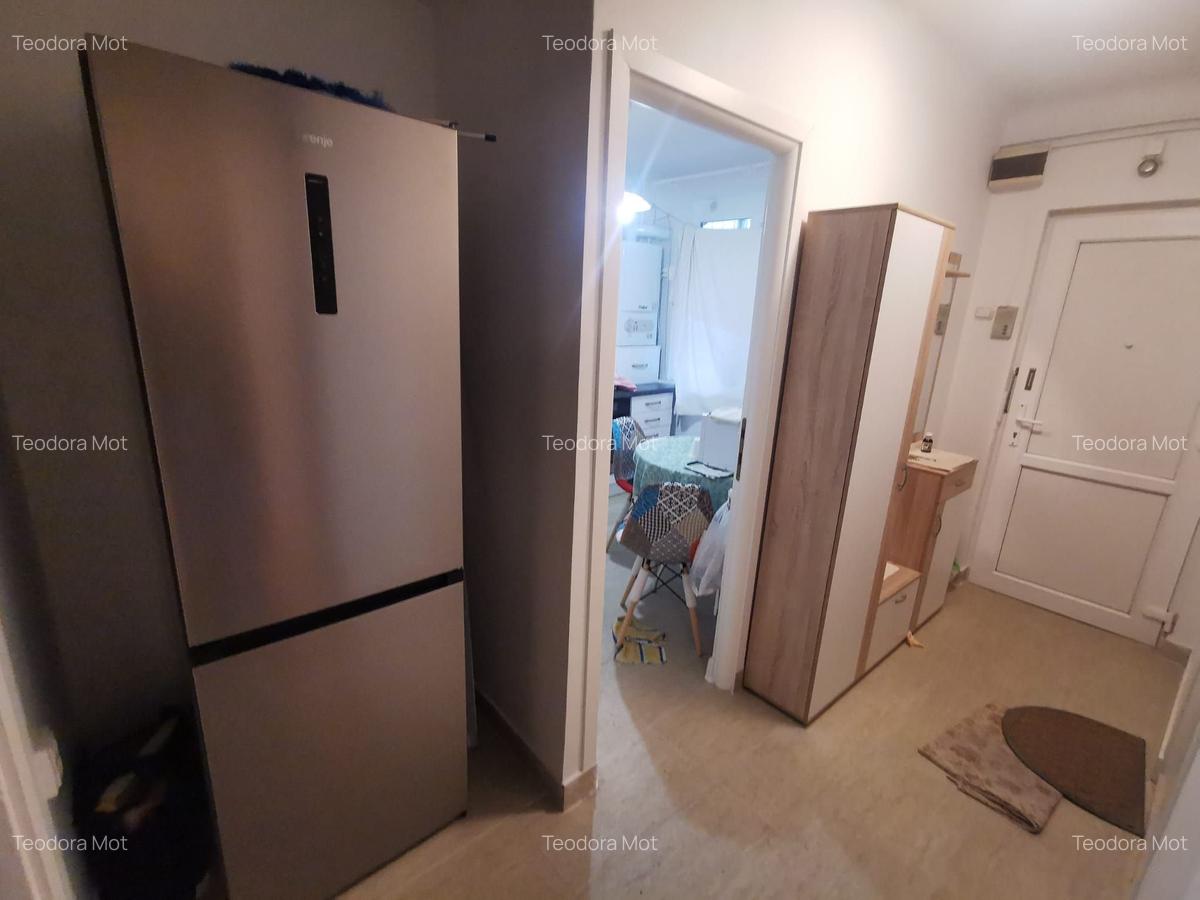 Apartament cu 3 camere semidecomandat, mobilat în Central - 12