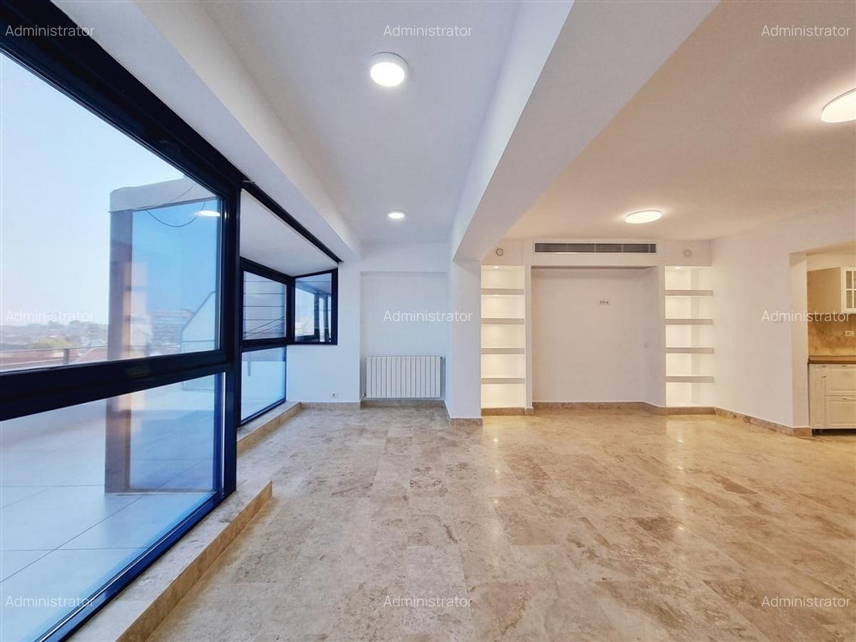 Apartament cu 4 camere decomandat în Polonă - 2