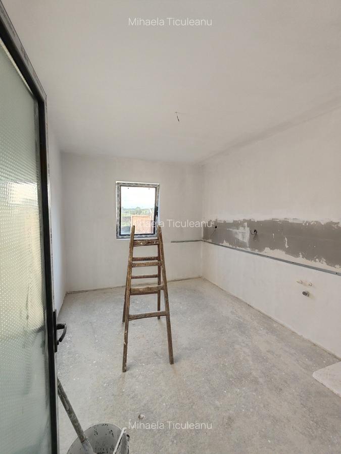 Casă cu 4 camere în Central - 2