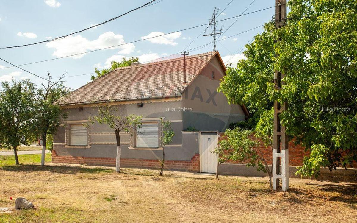 Casa solida cu 4 camere, demisol ?i garaj Pecica - 14