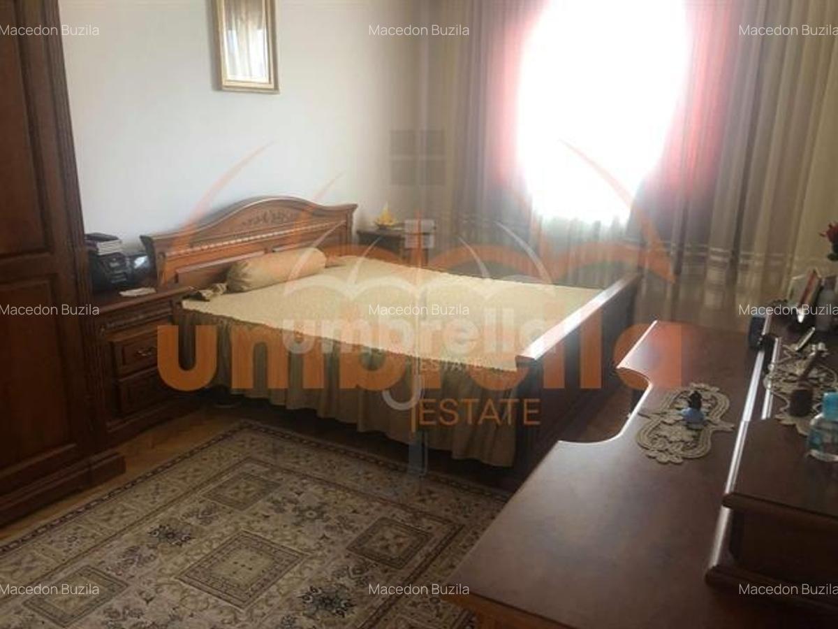 Casa de vanzare - zona centrala str. Paris - 4