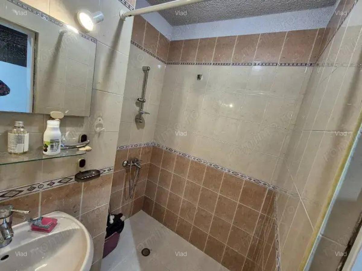 Garsoniera de inchiriat in Tractorul - 5