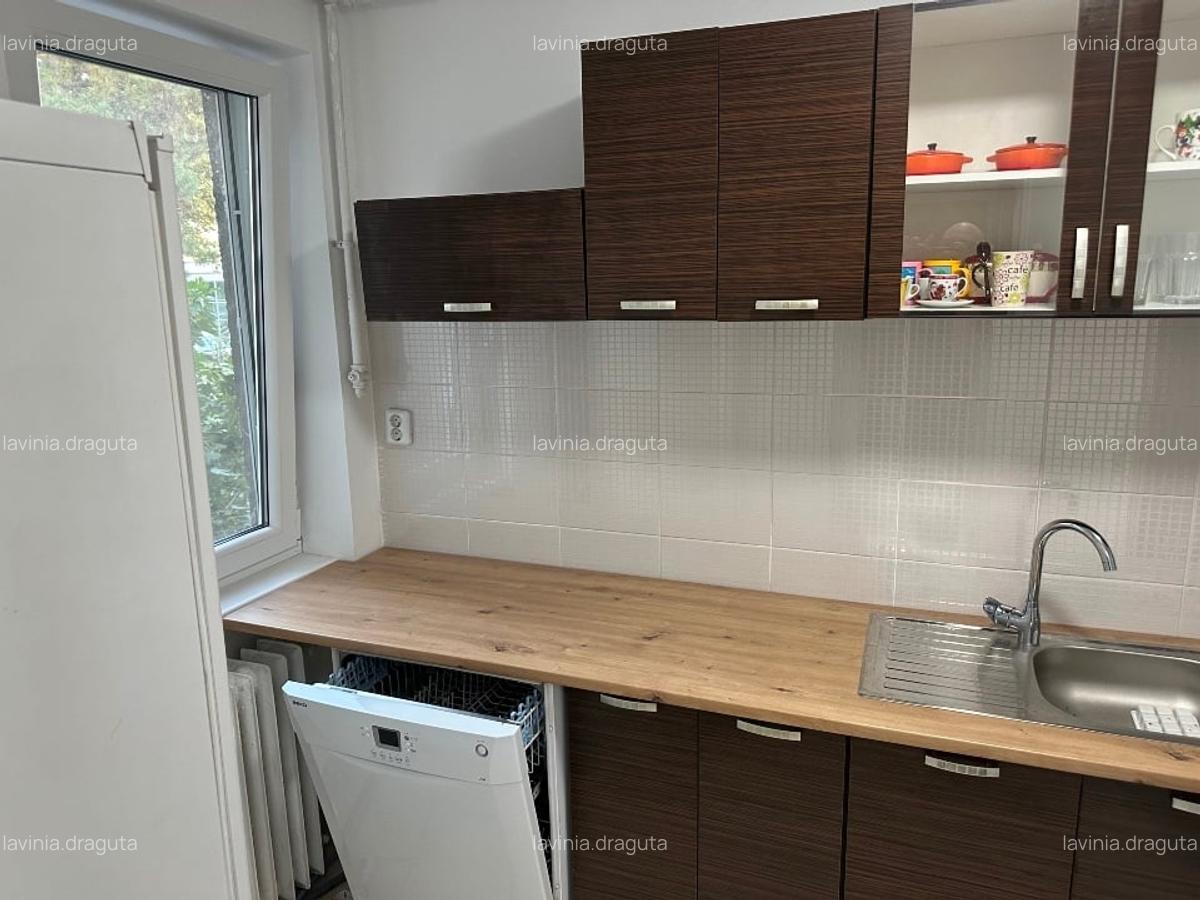 Închiriez apartament 3 camere, zona Medicina - 5