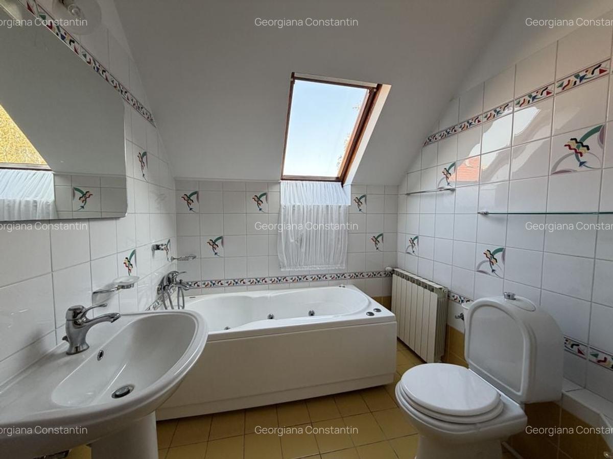 Vila cu piscina interioara, mobilata, langa British School - 16