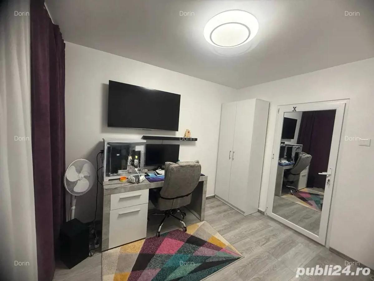 Proprietar-Vand apartament 3 camere decomandat - 2