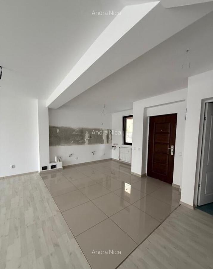 Triplex bine compartimentat, 5 camere si loc de parcare - 2 Triplex bine compartimentat, 5 camere si loc de parcare - 2