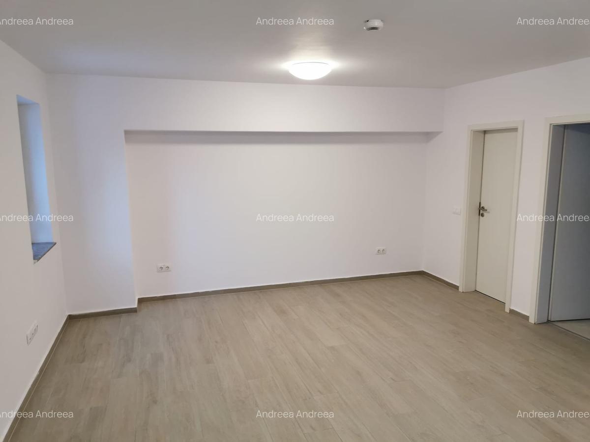 Spatiu comercial de vanzare zona Tractorul bloc nou - 7