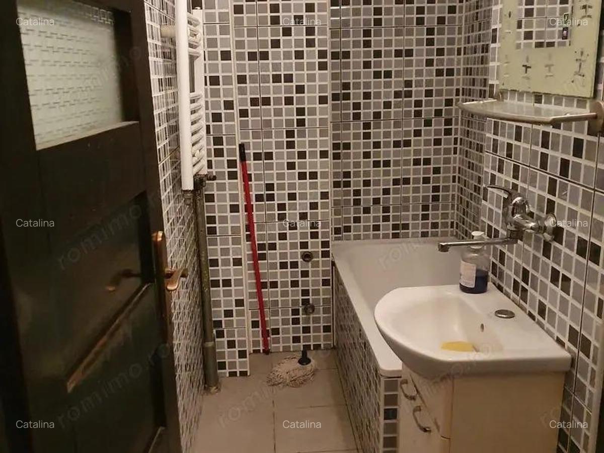 Ofer spre inchiriere o camera situata in Complexul Studentesc pe Aleea Minis - 3
