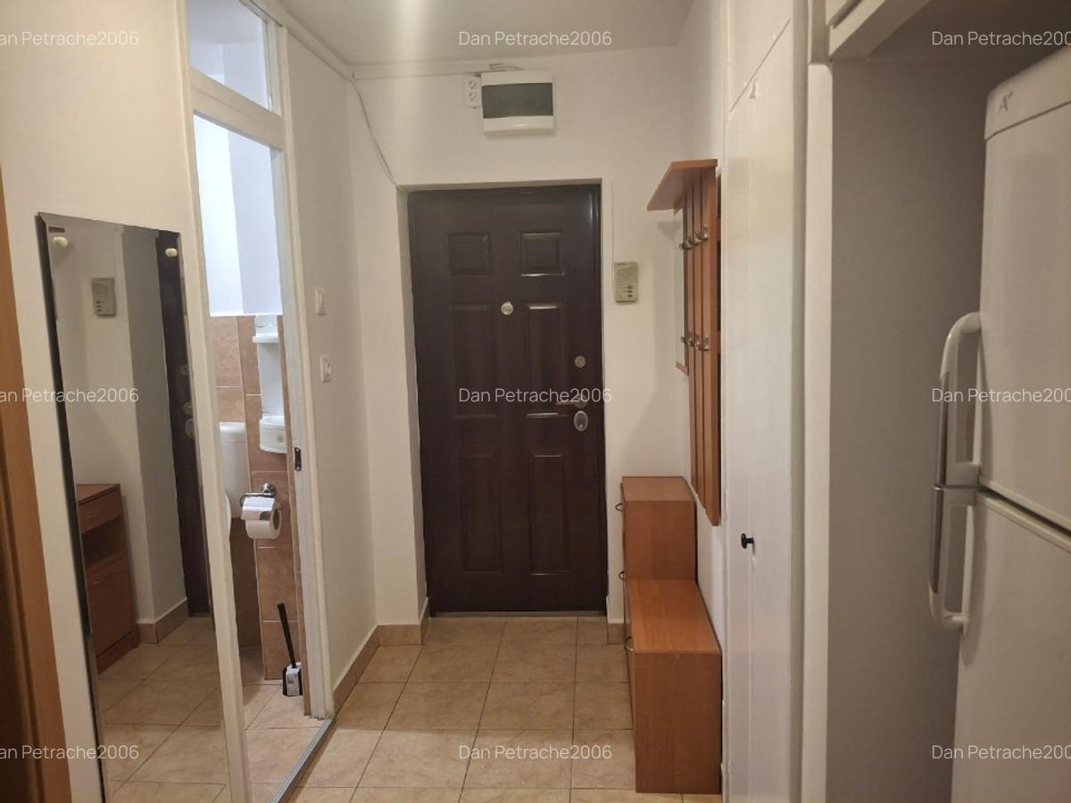 Proprietar Inchiriez garsoniera BASARABIA 2 minute Metrou - 3