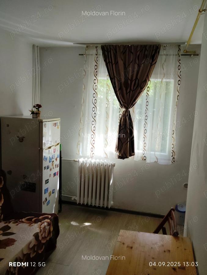 Inchiriez garsonieara Pia?a Re?i?a - 4 Inchiriez garsonieara Pia?a Re?i?a - 4