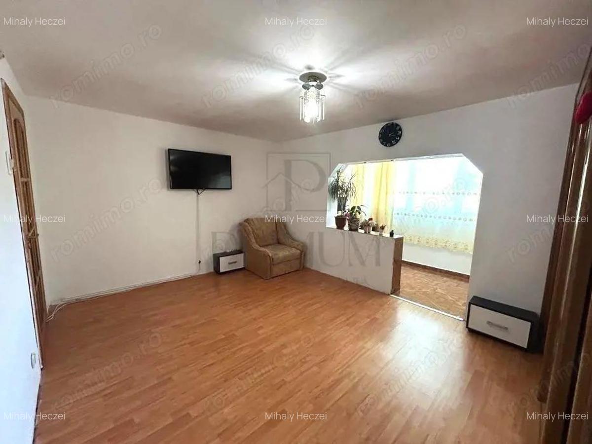 Apartament - Etaj Intermediar - Centrala Proprie - Clima - Decomandat - Zona Buziasului - 8