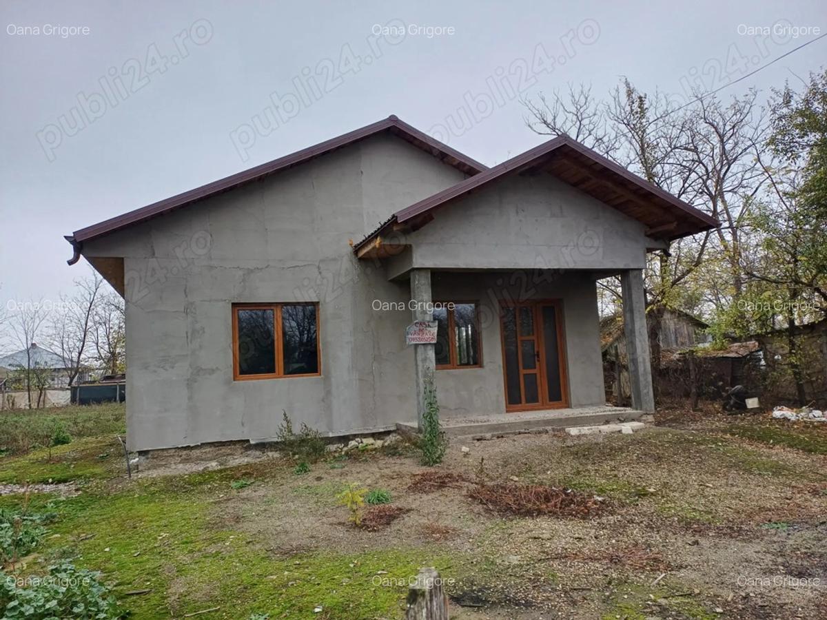 Casa de vanzare cu tot cu teren - 1