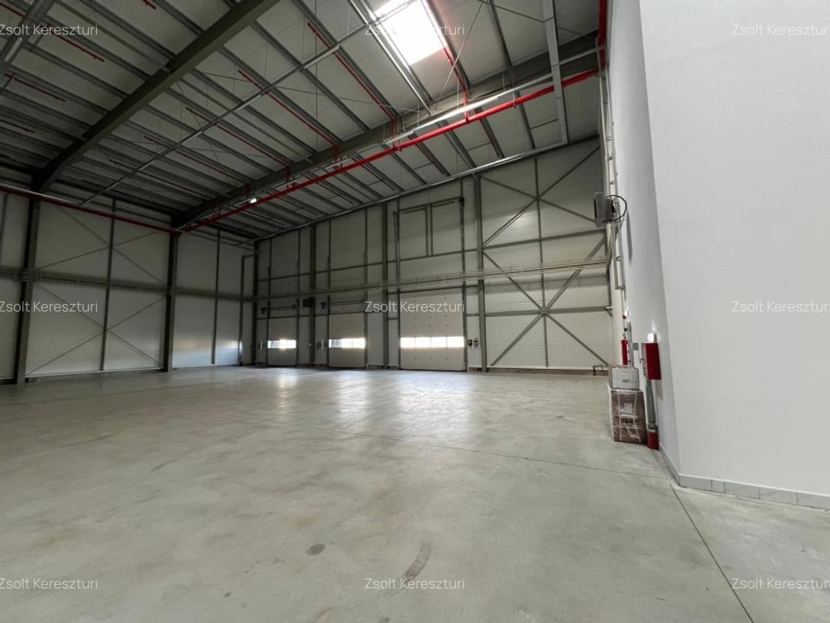 Hala ultramoderna centru logistic, depozitare + birouri 5,857 mp - 8